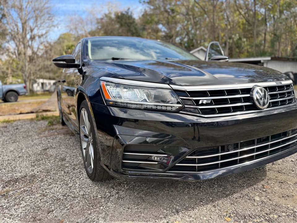 2019 Volkswagen Passat 2.0T SE R-Line Auto's photo