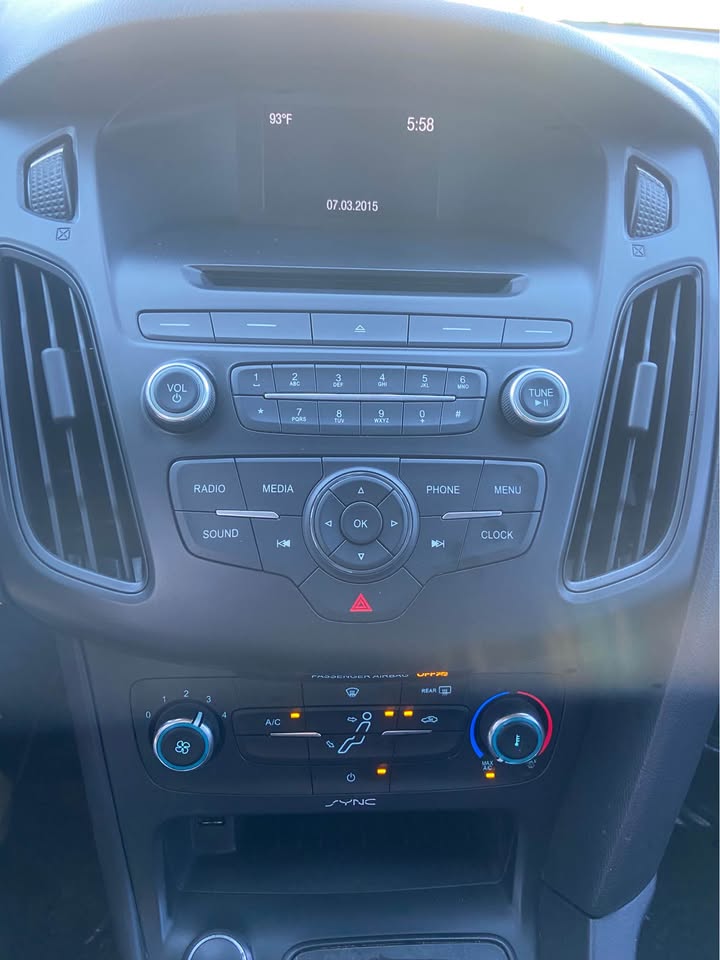 2015 Ford Focus SE - Photo 10