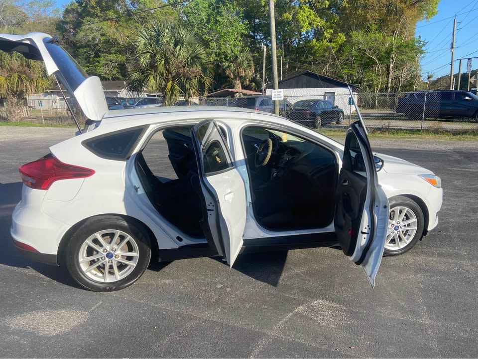 2015 Ford Focus SE - Photo 7