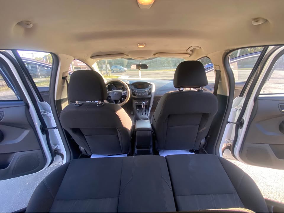 2015 Ford Focus SE - Photo 17